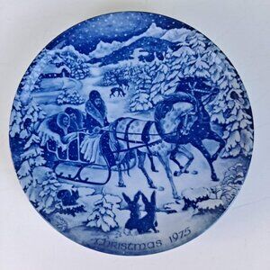Dresden Design Christmas 1975 Plate Petersburger Schlittenfahrt Blue & White